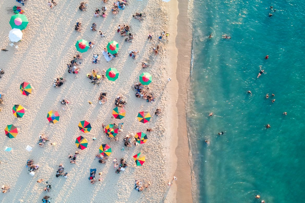 Sonnenallergie gefährlich: Strand und Meer