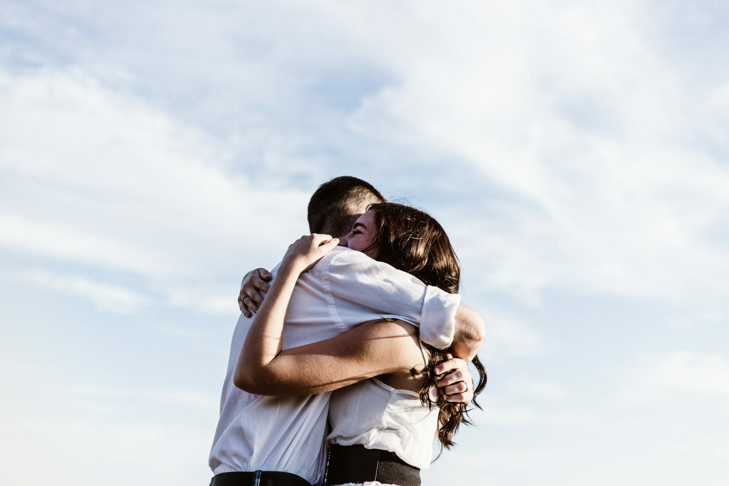 Sprache der Liebe: Paar umarmt sich